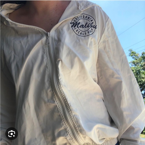 Brandy Melville Malibu Windbreaker - Picture 6 of 6